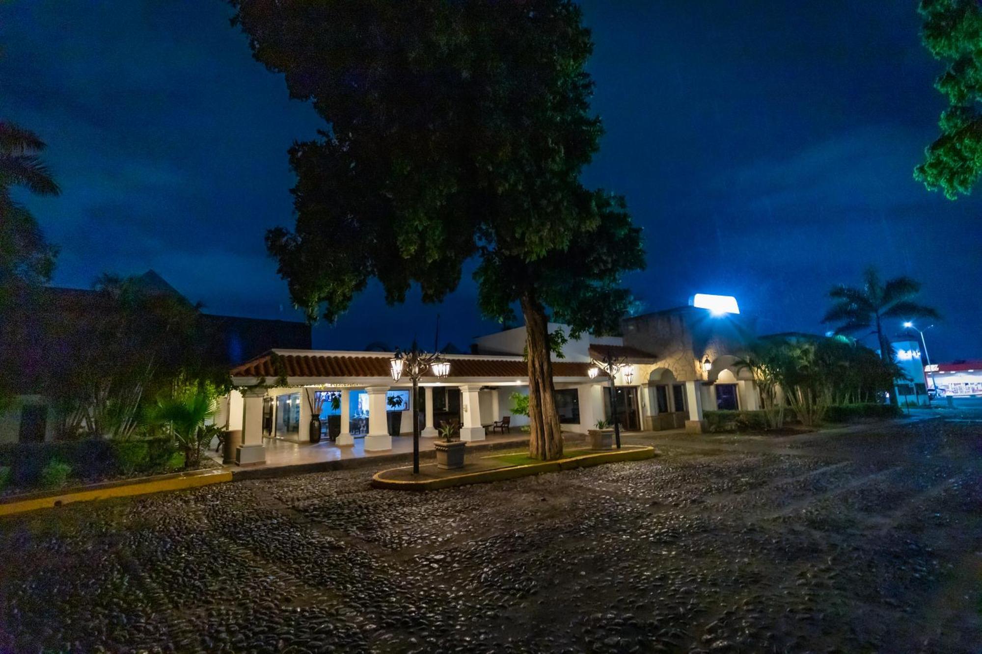 洛斯特雷里奥斯酒店 Culiacán 外观 照片
